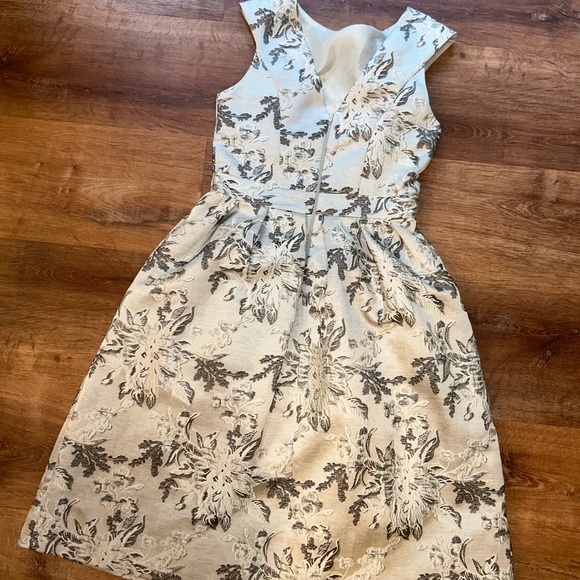 Elegant cocktail dress size 6 - Picture 5 of 10